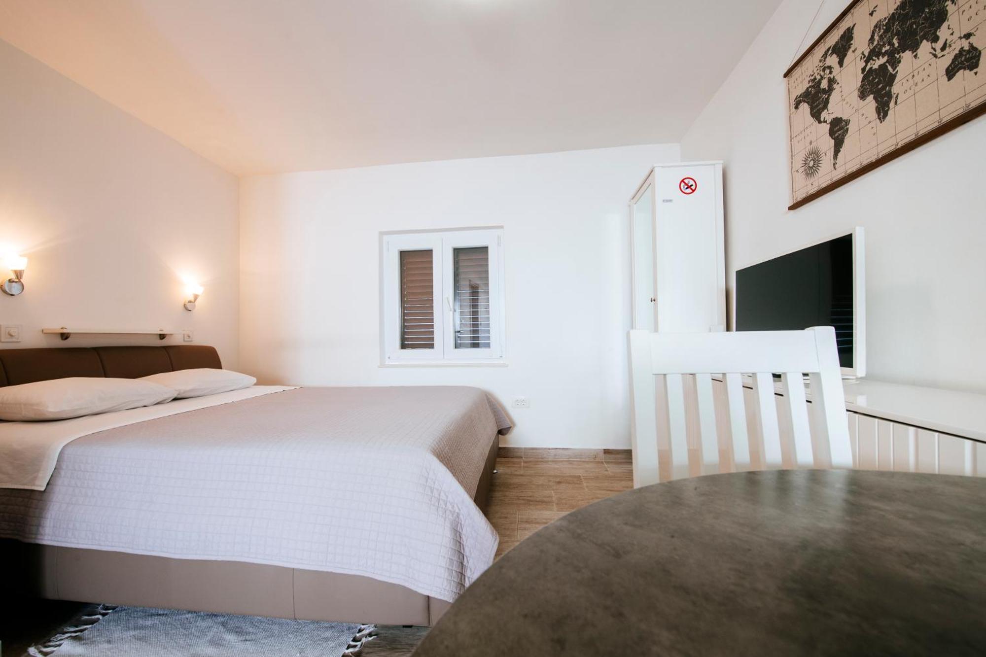 Ema Apartment *